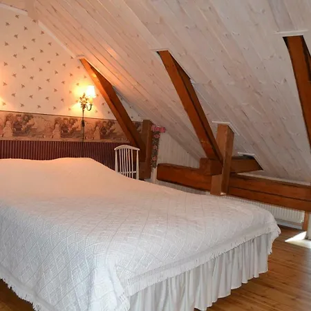 Wanha Kartano Inn *