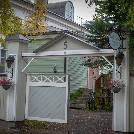 Wanha Kartano イン *