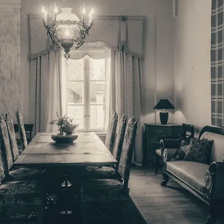 Wanha Kartano Inn *
